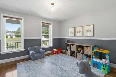 17 Donmac Drive Derry NH 03038