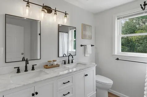 17 Donmac Drive Derry NH 03038