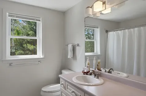 17 Donmac Drive Derry NH 03038