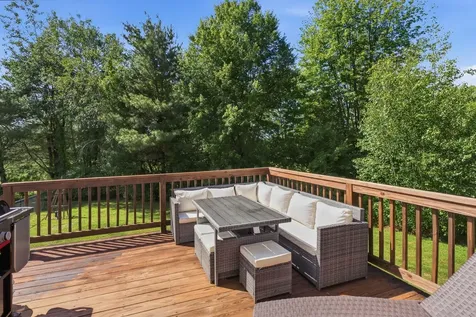 17 Donmac Drive Derry NH 03038