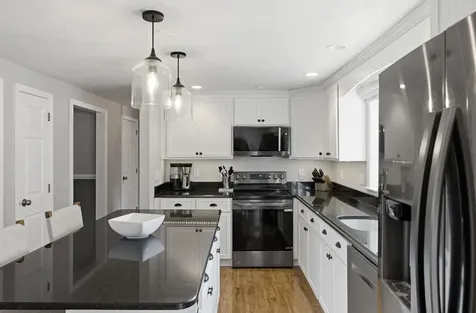 17 Donmac Drive Derry NH 03038