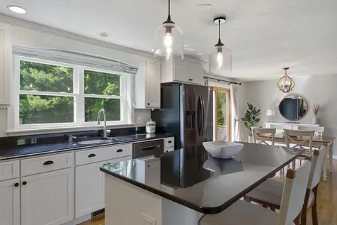 17 Donmac Drive Derry NH 03038