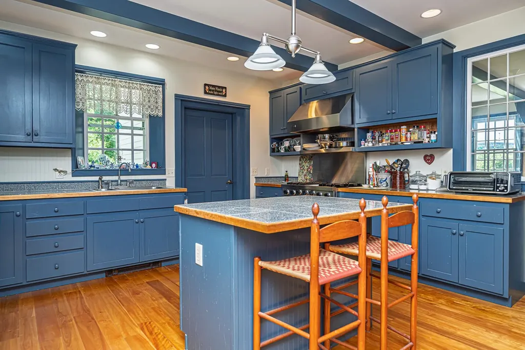 1502 King Hill Road New London NH 03257
