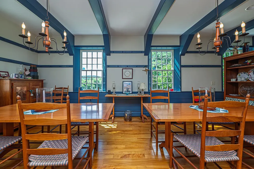 1502 King Hill Road New London NH 03257