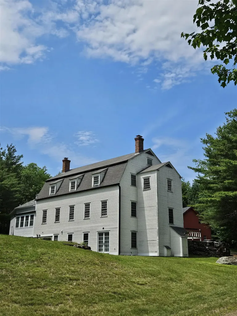 1502 King Hill Road New London NH 03257