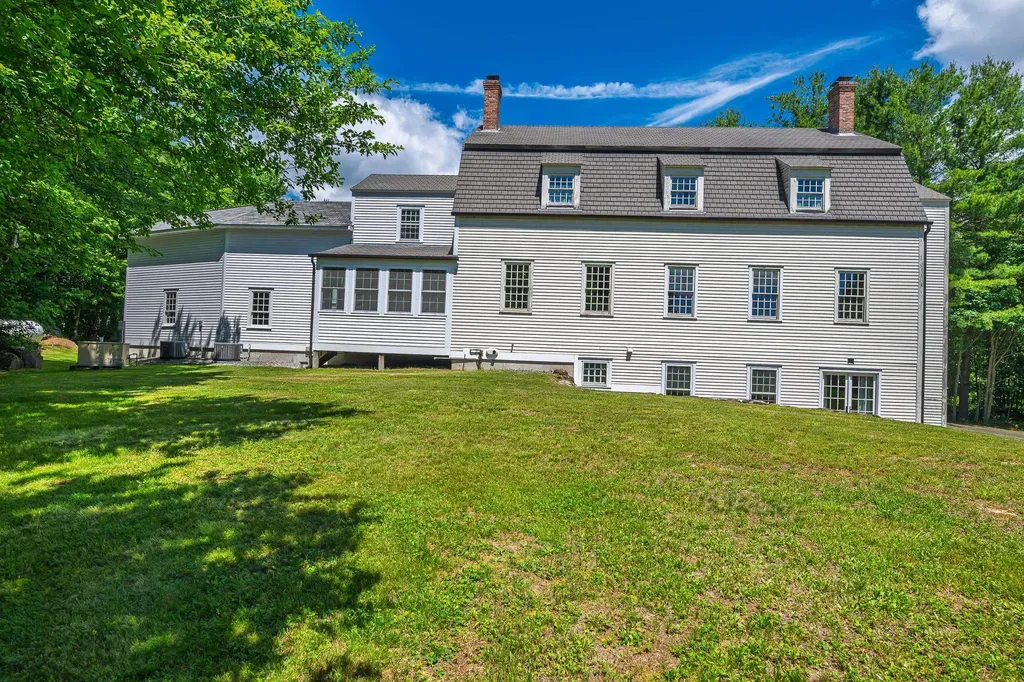 1502 King Hill Road New London NH 03257