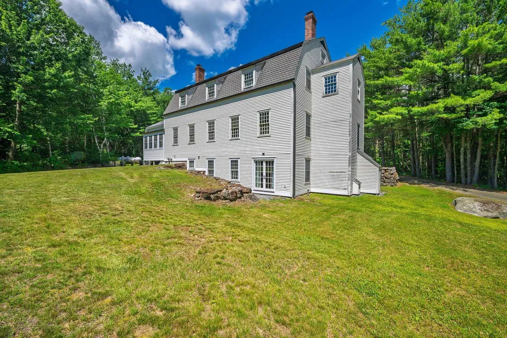 1502 King Hill Road New London NH 03257
