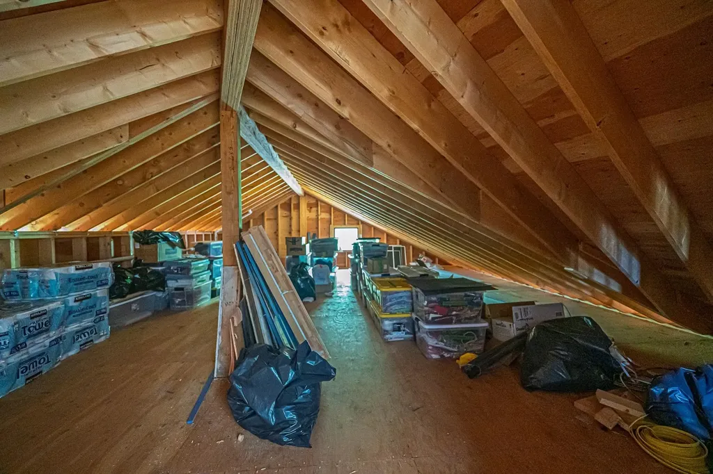 1502 King Hill Road New London NH 03257
