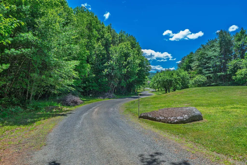 1502 King Hill Road New London NH 03257