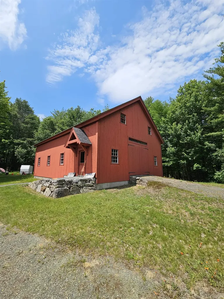 1502 King Hill Road New London NH 03257