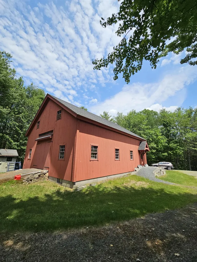 1502 King Hill Road New London NH 03257