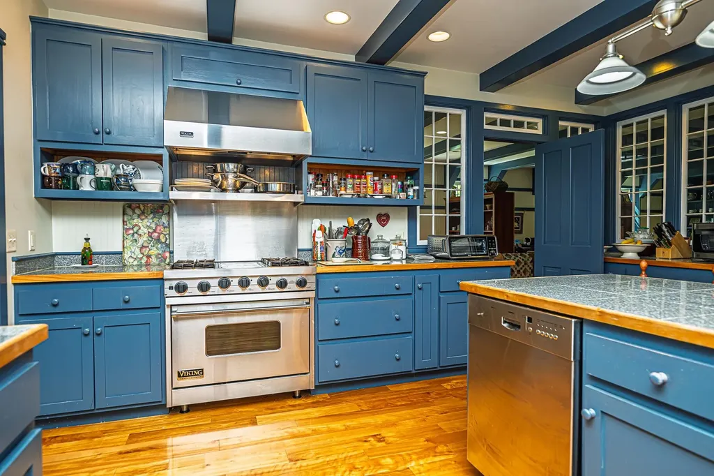 1502 King Hill Road New London NH 03257