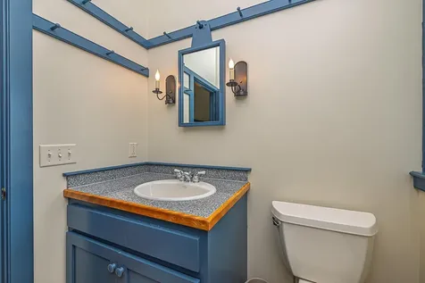 1502 King Hill Road New London NH 03257