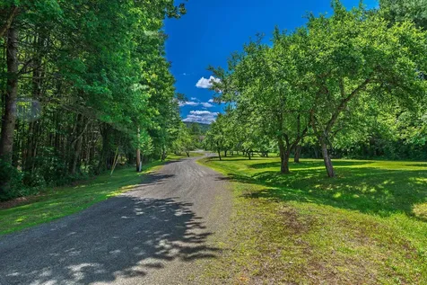 1502 King Hill Road New London NH 03257