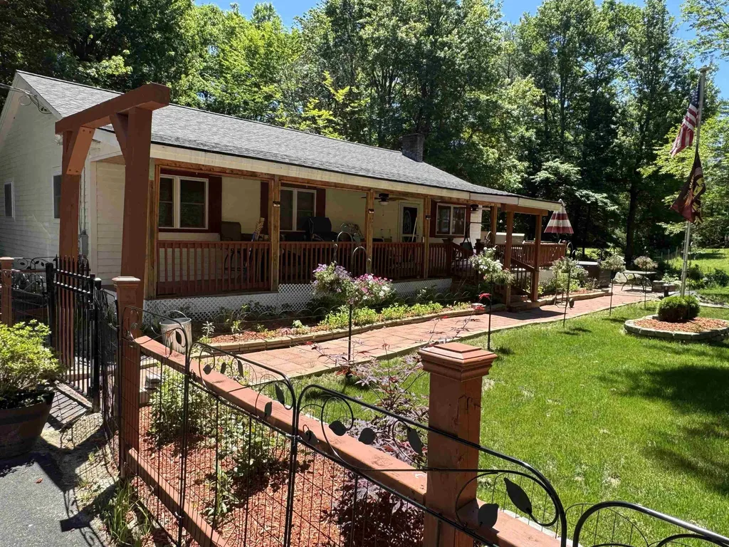 14 Elm St Extension Ossipee NH 03864