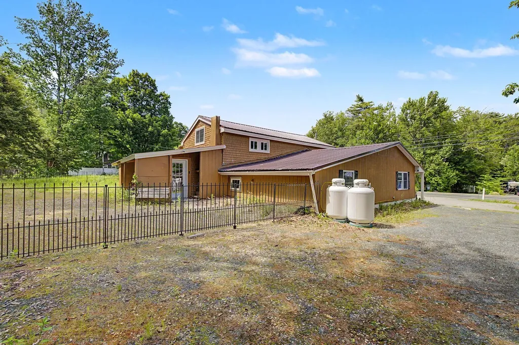 1287 Bearcamp Highway Tamworth NH 03883