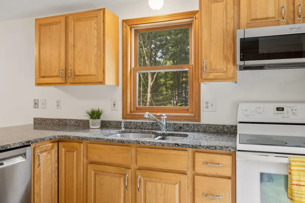 177 Whittier Drive Fremont NH 03044