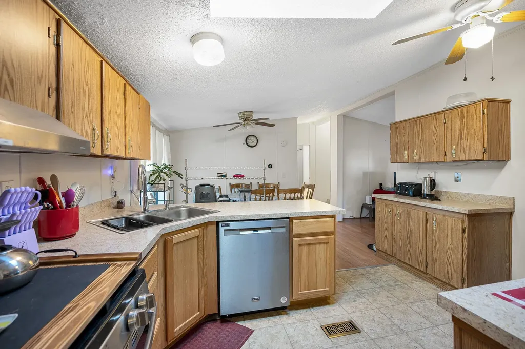 3 Robyn Court Litchfield NH 03052