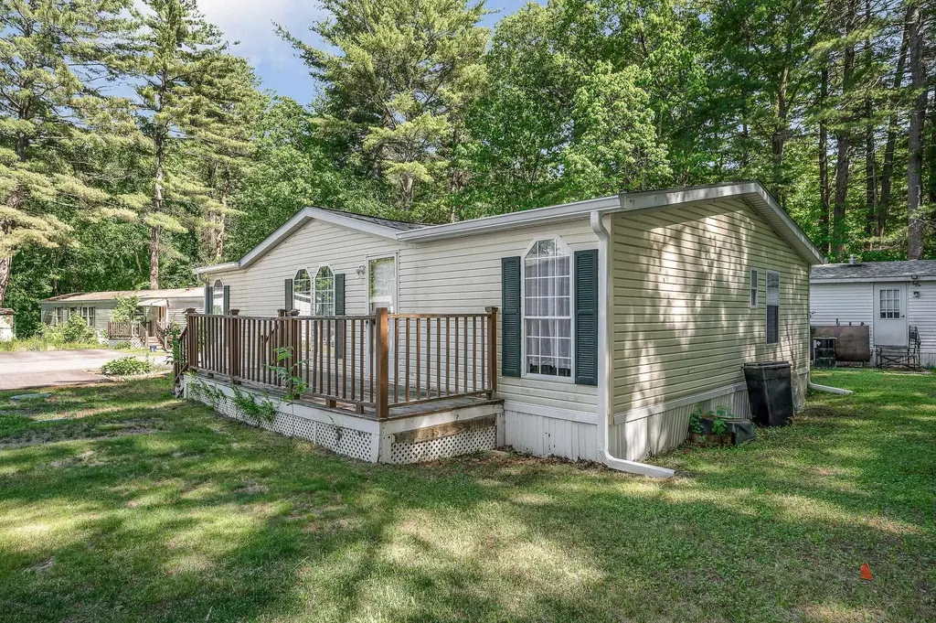 3 Robyn Court Litchfield NH 03052