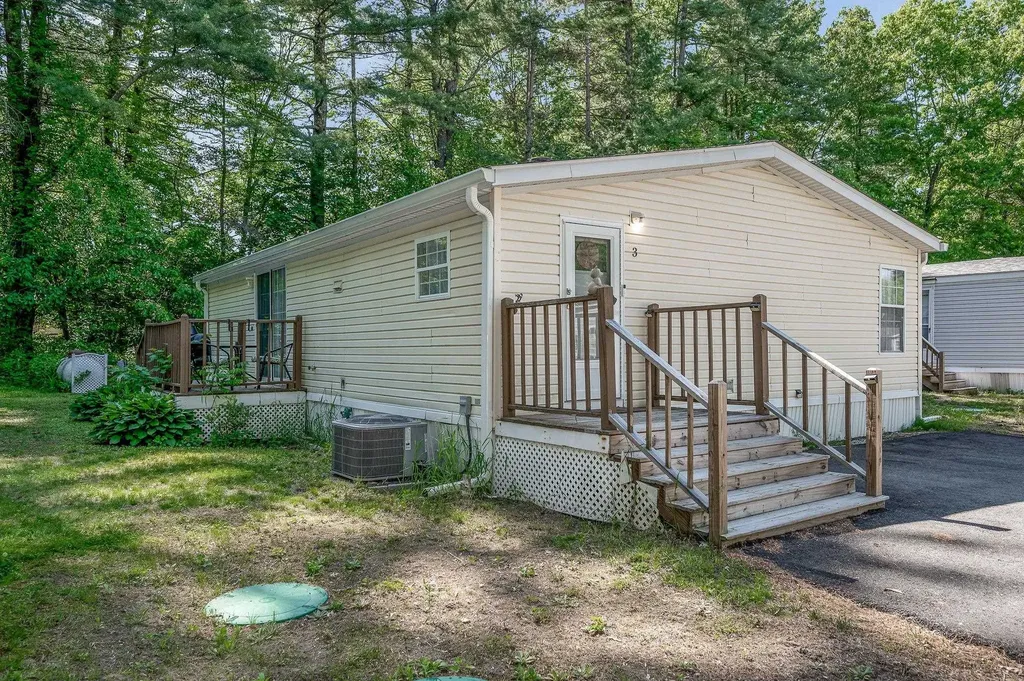 3 Robyn Court Litchfield NH 03052