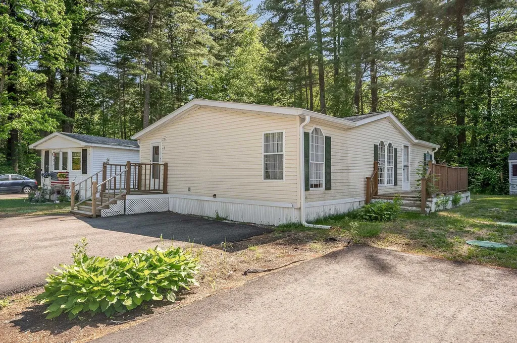 3 Robyn Court Litchfield NH 03052