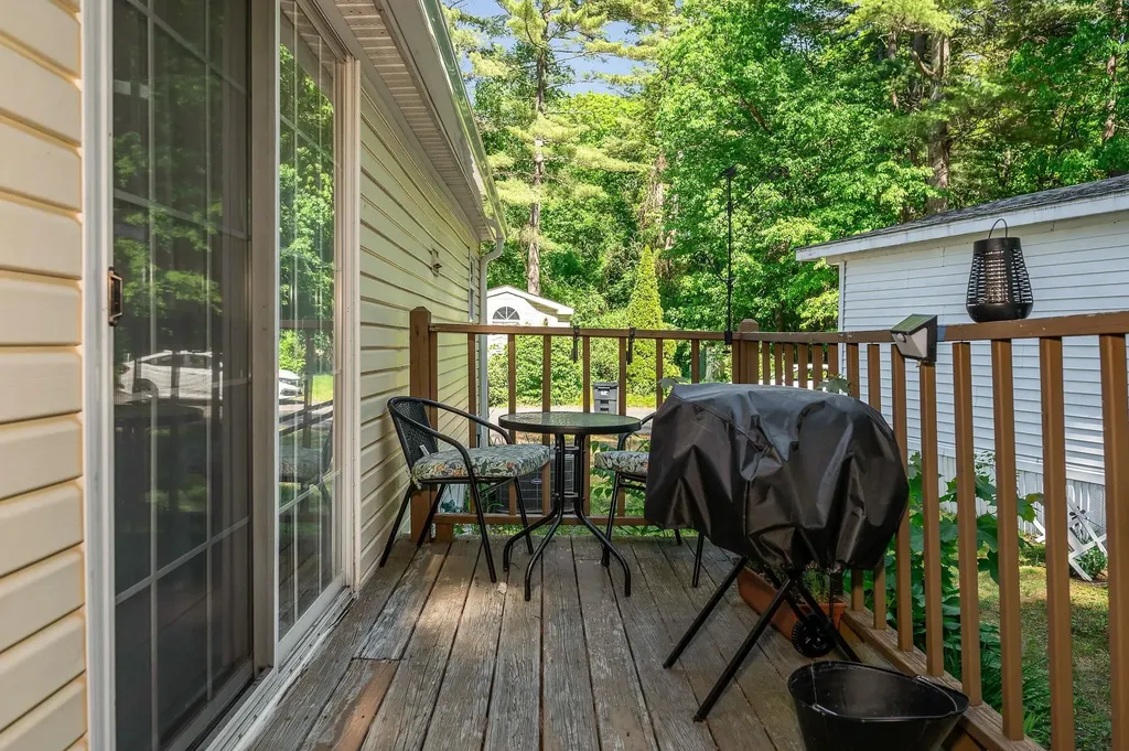 3 Robyn Court Litchfield NH 03052
