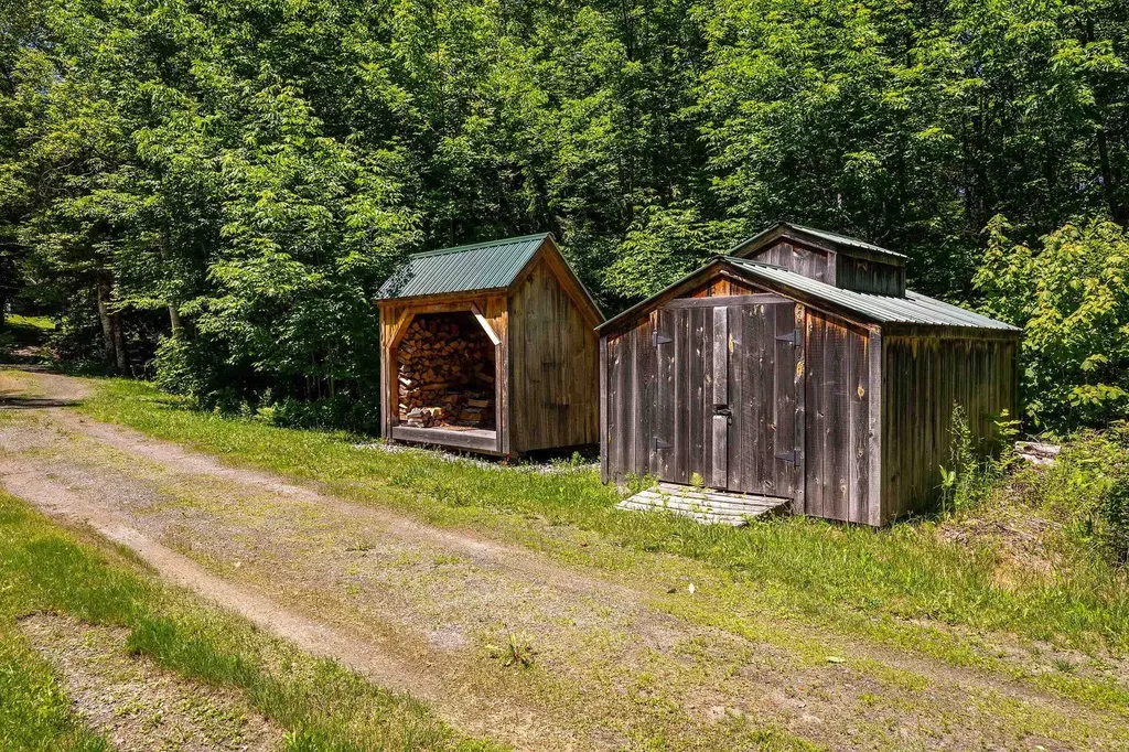 155 Pratt Bridge Road Jamaica VT 05343