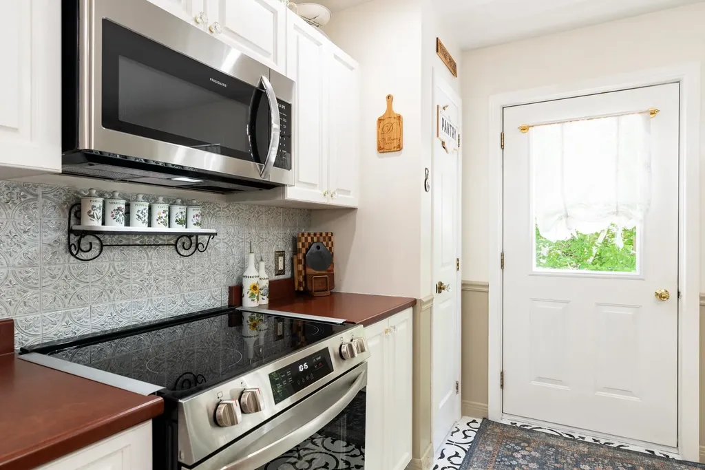 11 Spruce Road Middleton NH 03887
