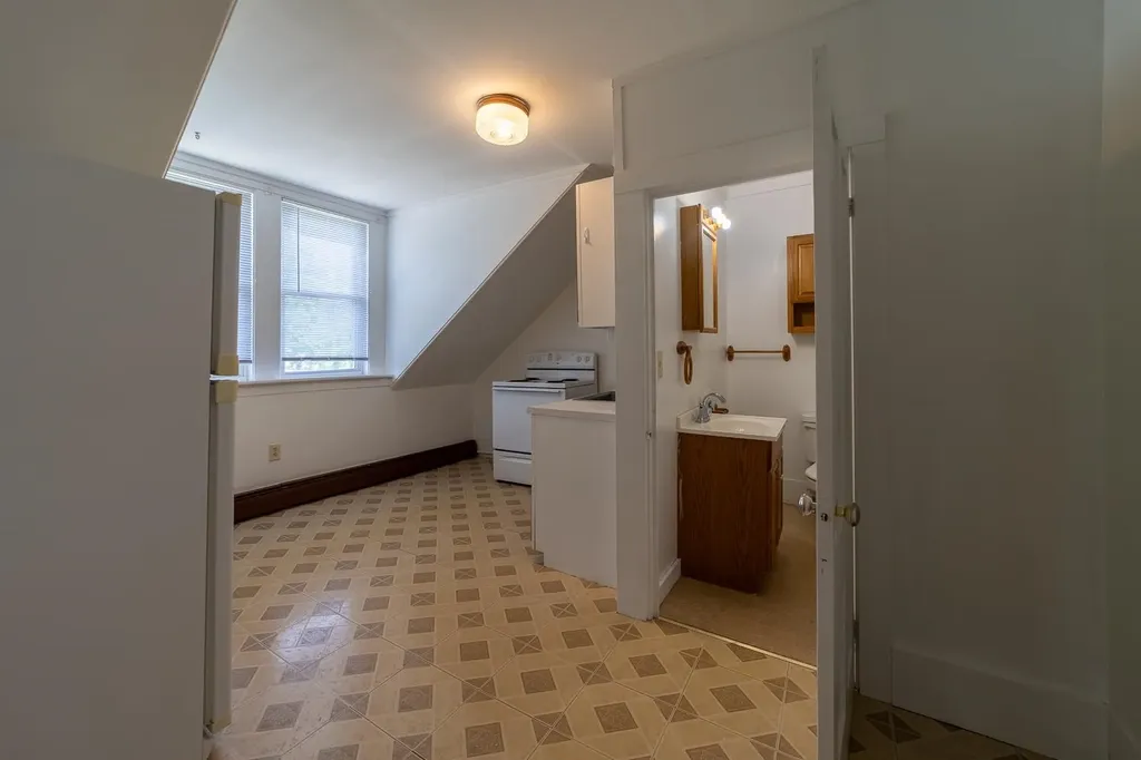 1092 Nh Route 175 Campton NH 03223