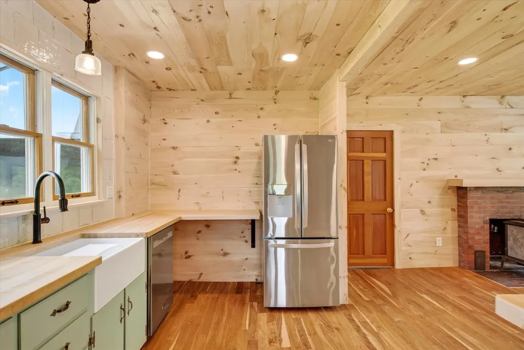 76 E Orange Road Topsham VT 05086