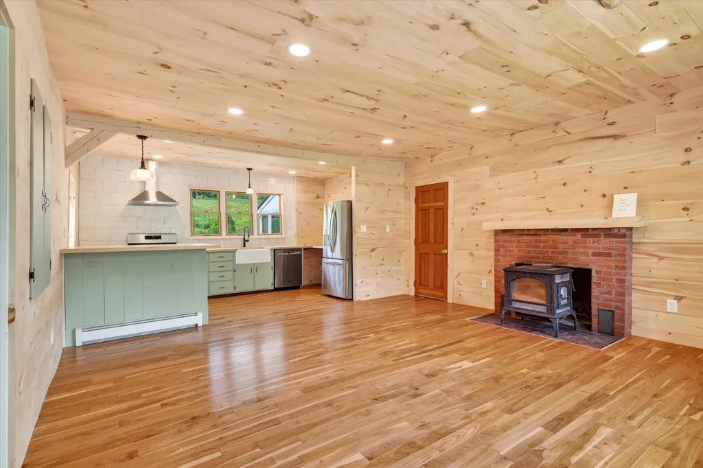 76 E Orange Road Topsham VT 05086