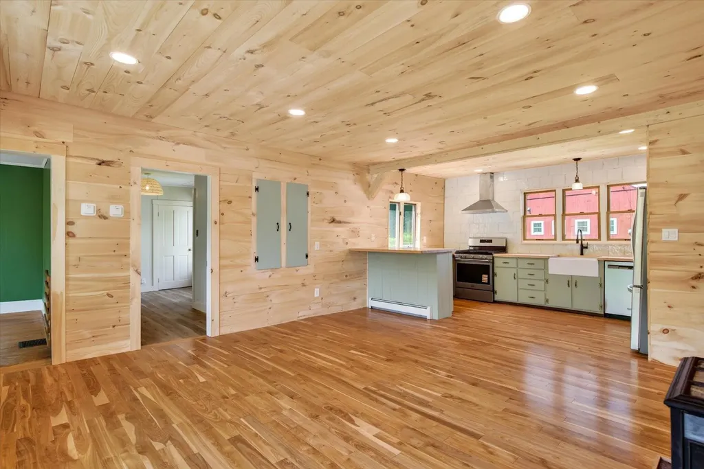 76 E Orange Road Topsham VT 05086