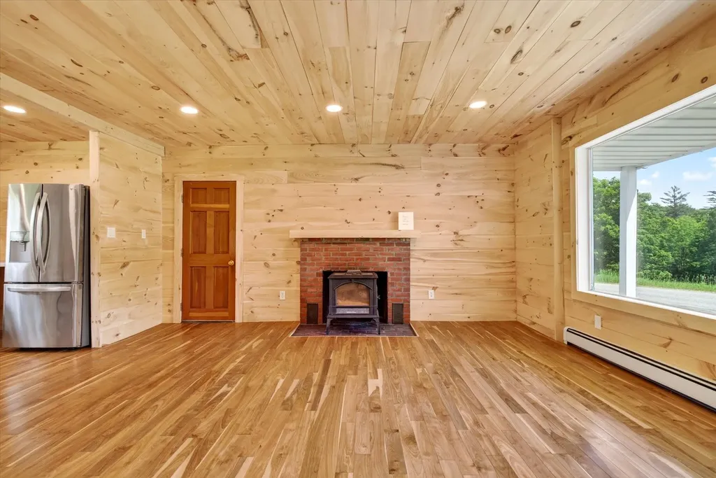 76 E Orange Road Topsham VT 05086