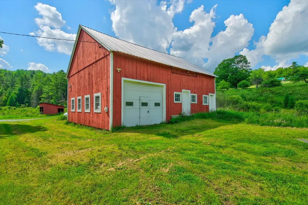 76 E Orange Road Topsham VT 05086