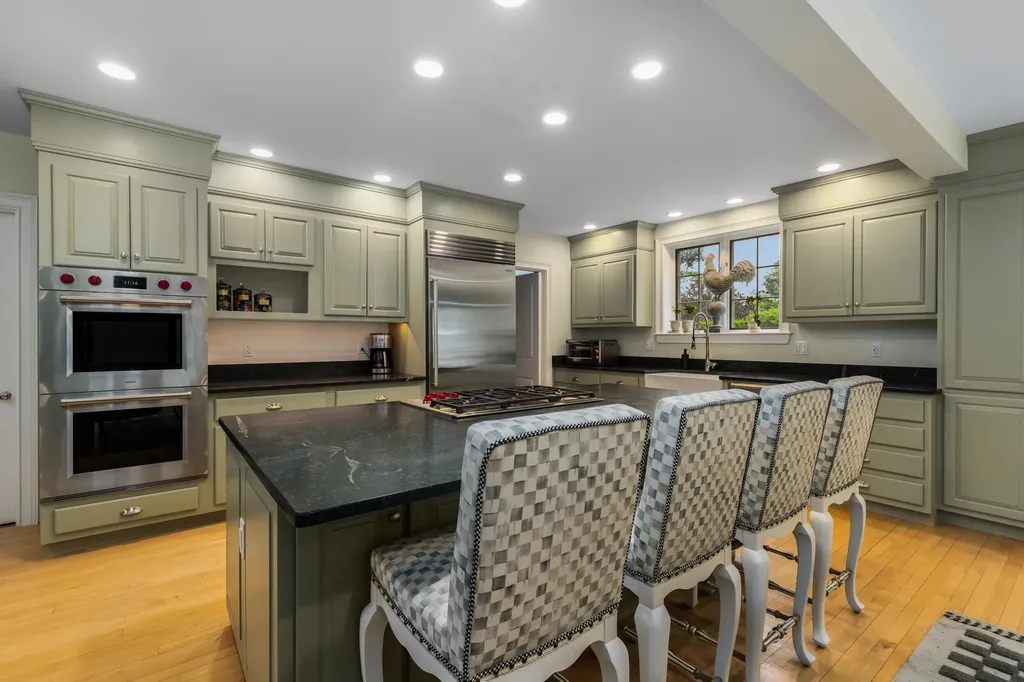 12 Willow Avenue North Hampton NH 03862