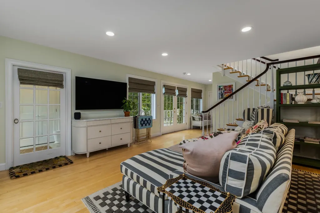 12 Willow Avenue North Hampton NH 03862