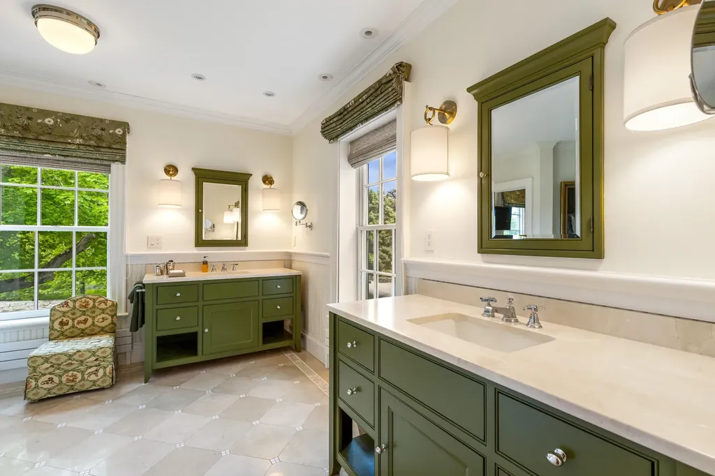 12 Willow Avenue North Hampton NH 03862