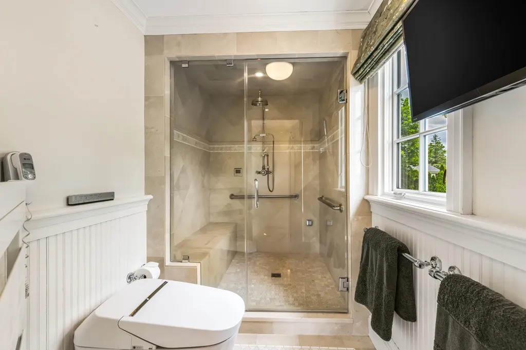12 Willow Avenue North Hampton NH 03862