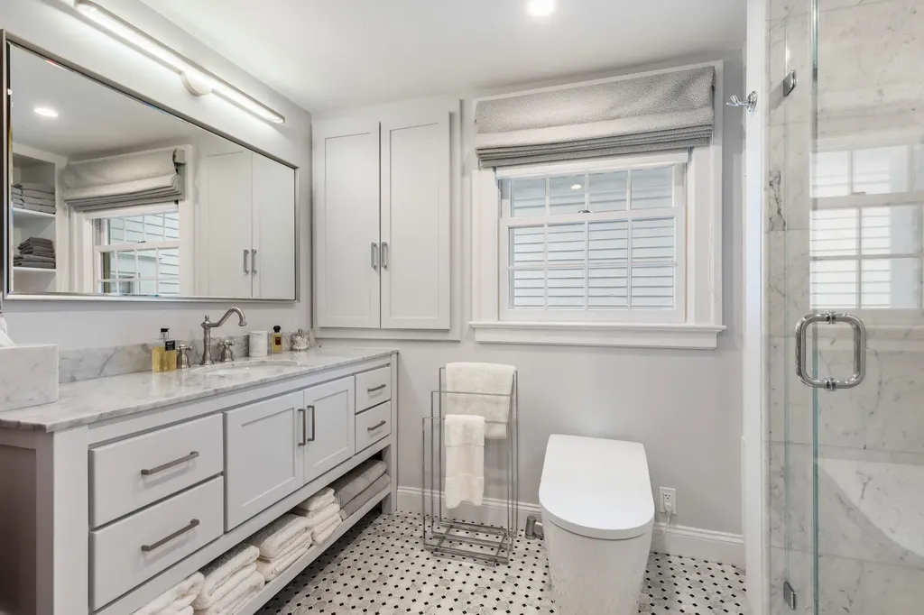 12 Willow Avenue North Hampton NH 03862