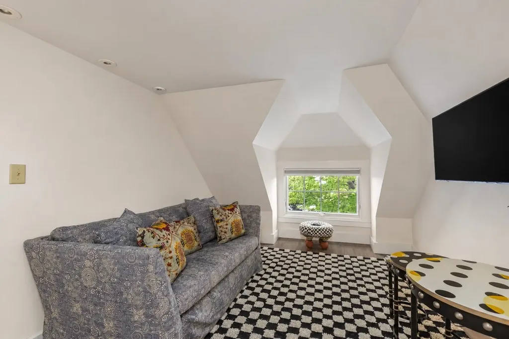 12 Willow Avenue North Hampton NH 03862
