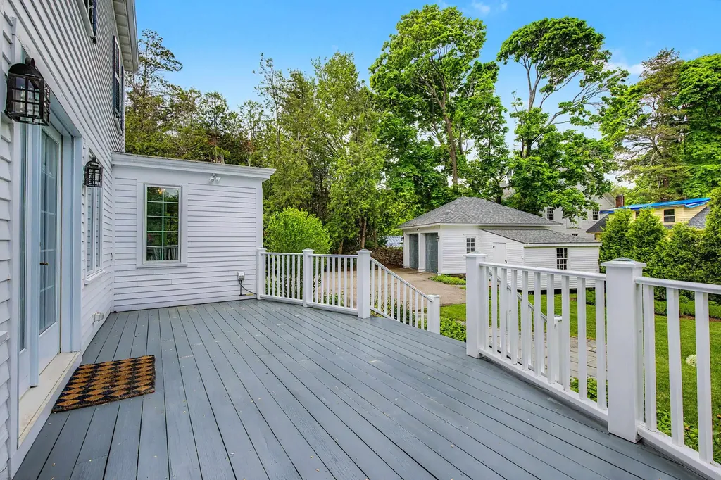 12 Willow Avenue North Hampton NH 03862
