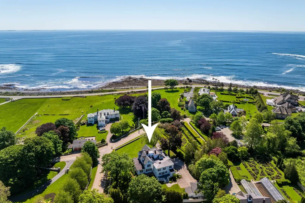 12 Willow Avenue North Hampton NH 03862