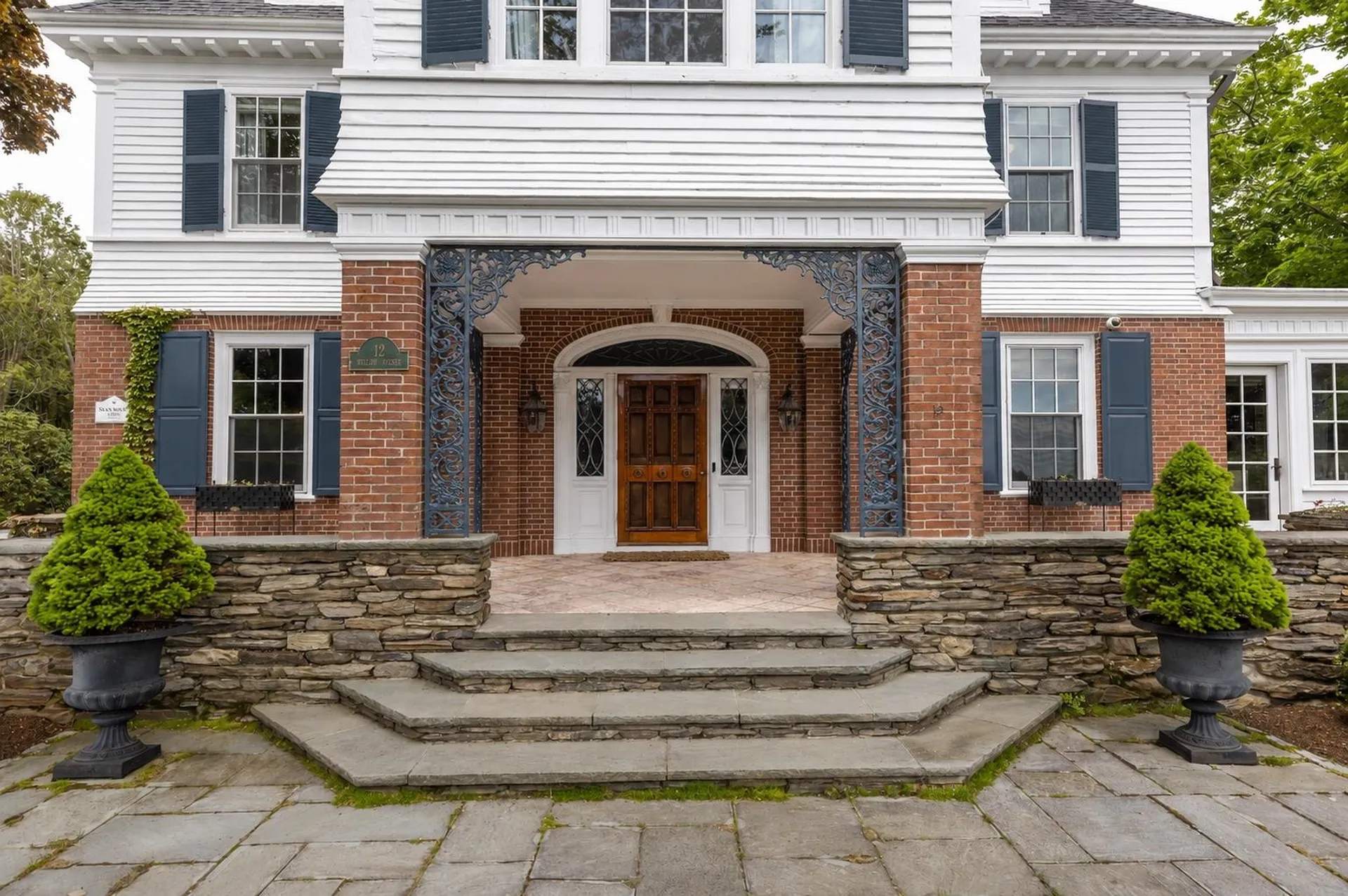 12 Willow Avenue North Hampton NH 03862