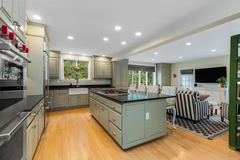 12 Willow Avenue North Hampton NH 03862