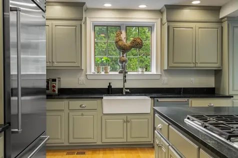 12 Willow Avenue North Hampton NH 03862
