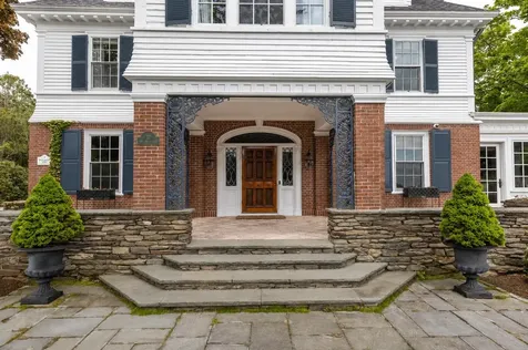 12 Willow Avenue North Hampton NH 03862