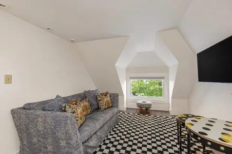 12 Willow Avenue North Hampton NH 03862
