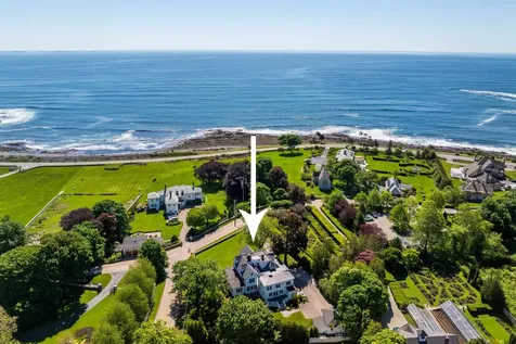 12 Willow Avenue North Hampton NH 03862