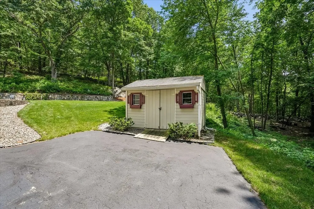 56 Patriot Road Tyngsborough MA 01879