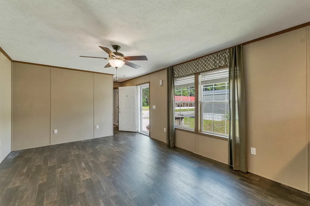 68 Barberry Lane Raymond NH 03077